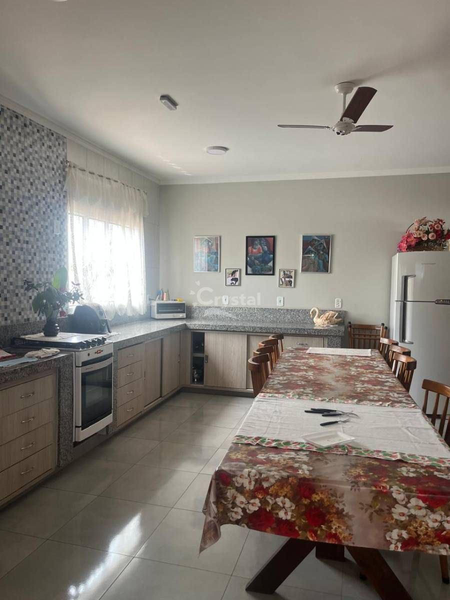 Casa à Venda com 3 Quartos, Cozinha Planejada, Amplo Quintal e Garagem para 5 carros em Jardim das Orquídeas - Avaré. Foto 2