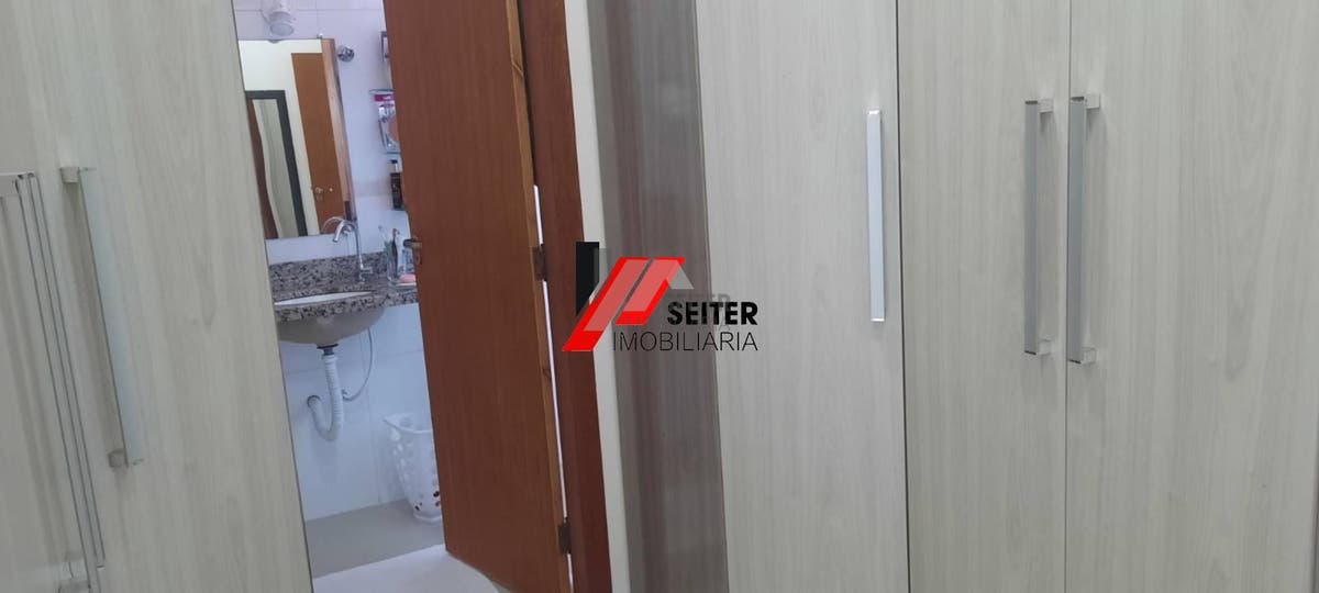 Casa a venda com 4 quartos sendo 4 suítes, 5 banheiros e 5 vagas de garagem, com area total de 279m²