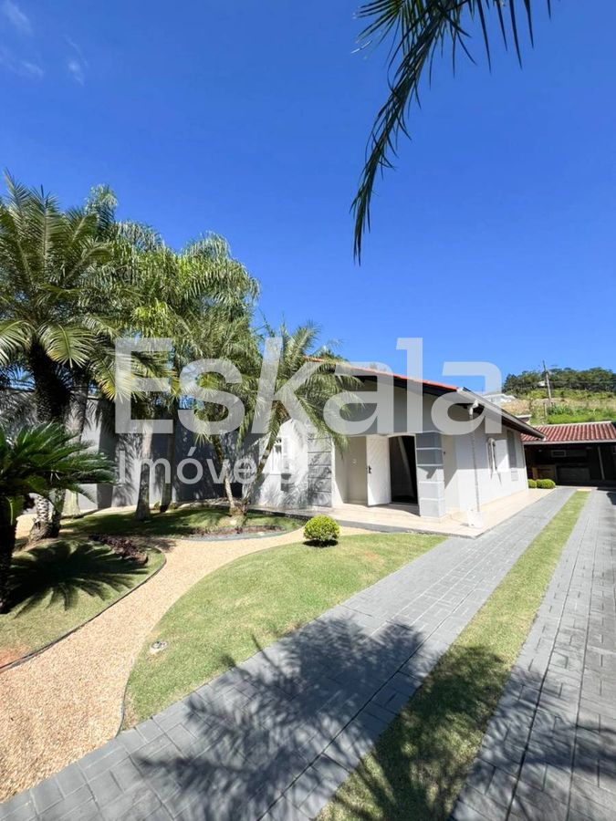 Casa Semimobiliada Com 415m² De Terreno Chico de Paulo - Jaraguá do Sul