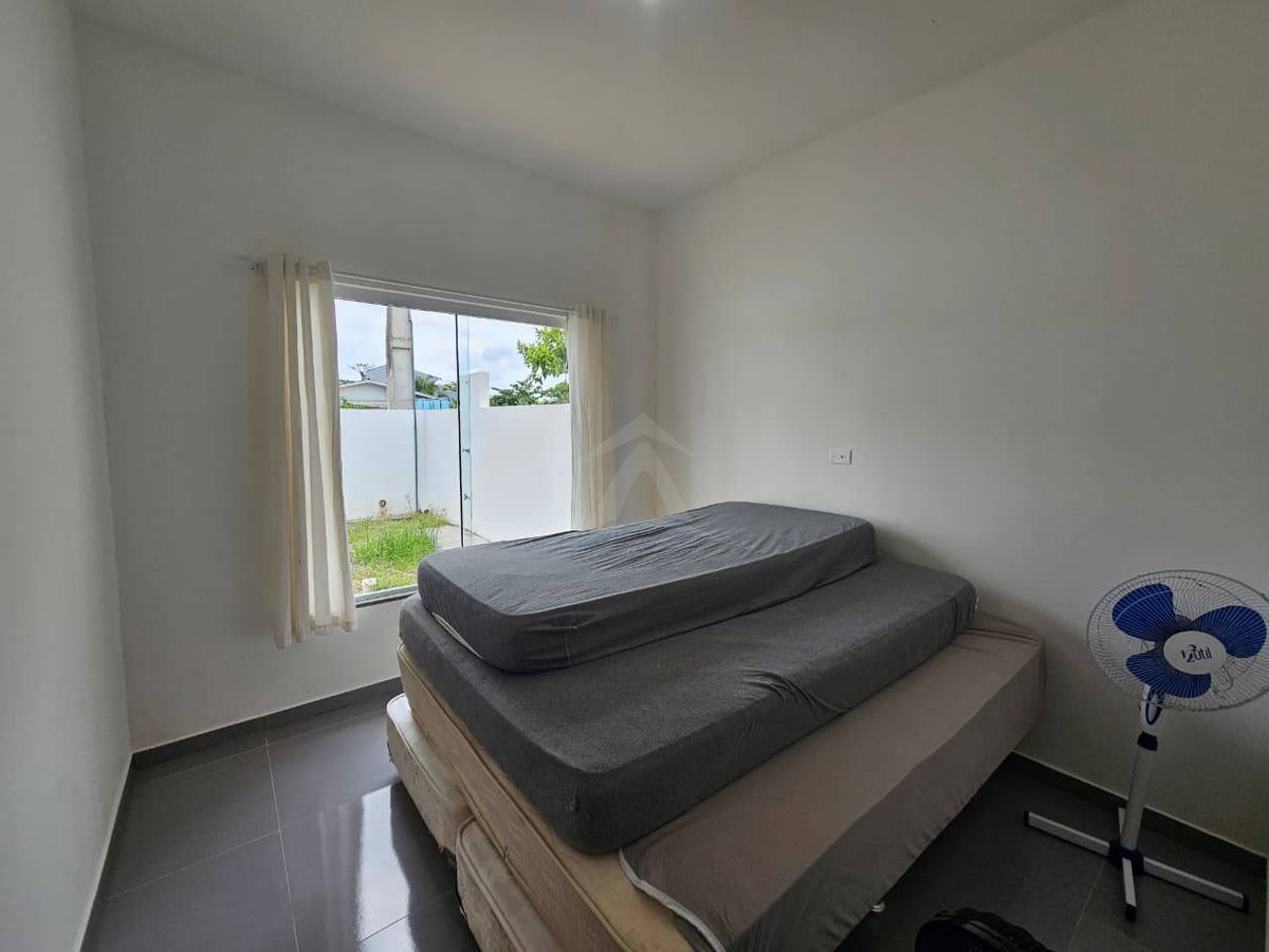 Casa mobiliada com piscina a 550m da praia, 3 quartos sendo 1 suíte, barra do saí