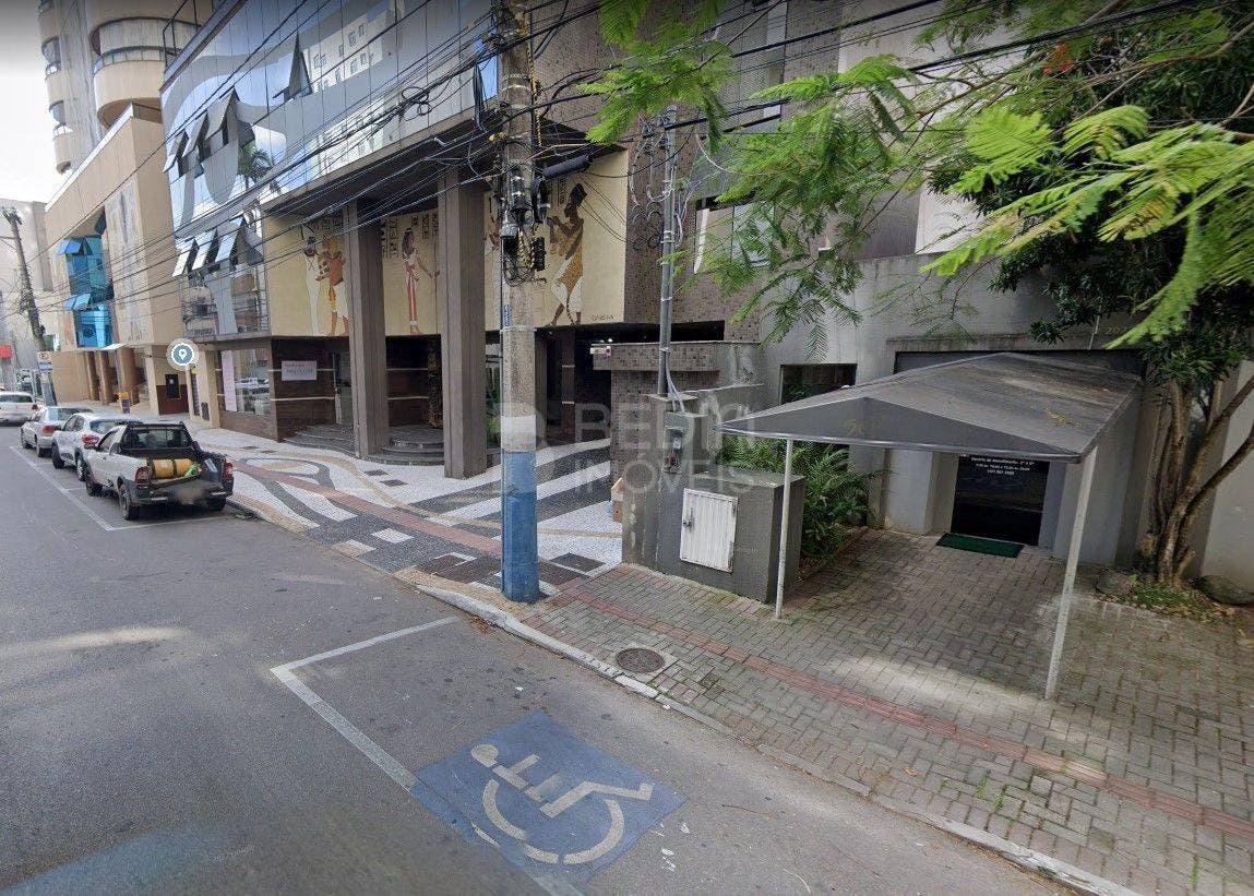 Sala Comercial de 350m² no bairro Centro, em Balneário Camboriú | Eu Corretor