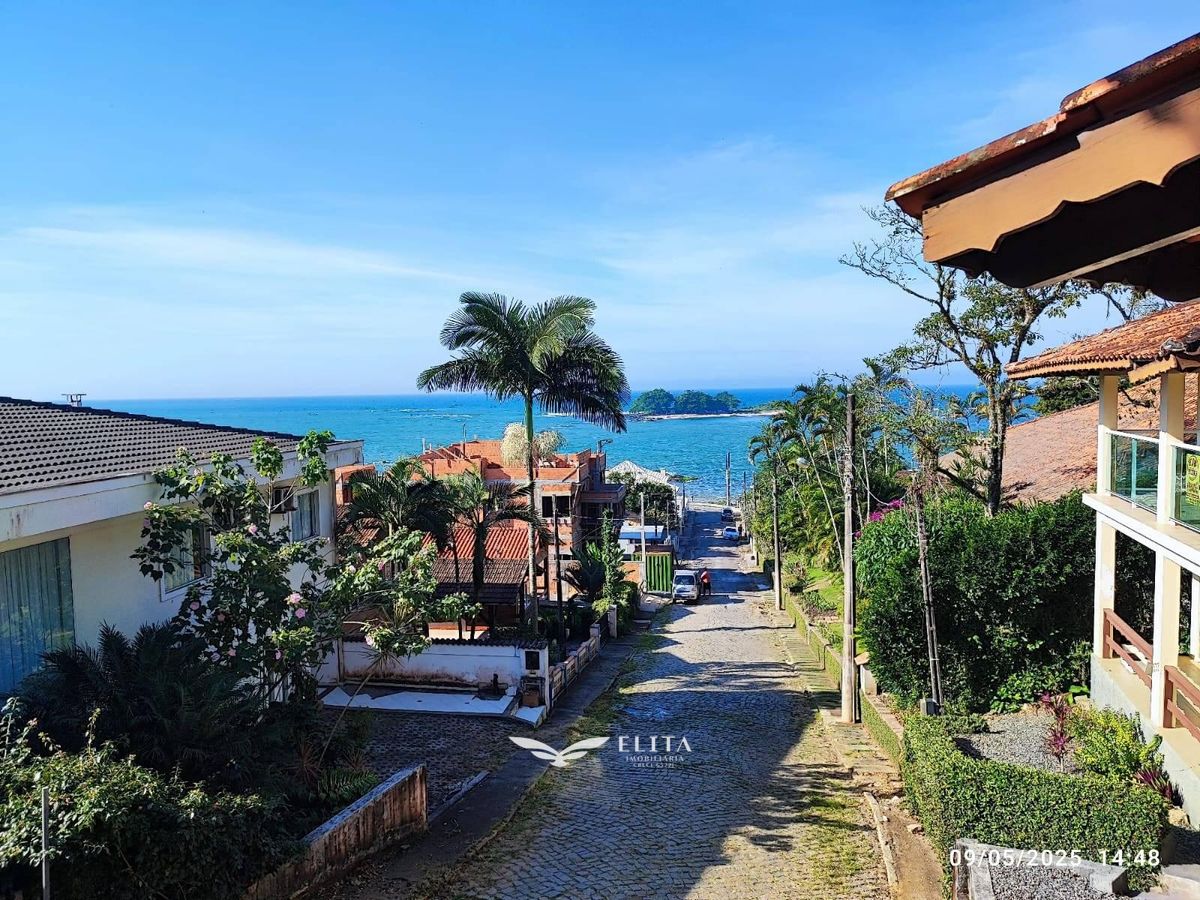 Casa a venda a 70m da praia do Grant, Itajuba, Barra Velha SC