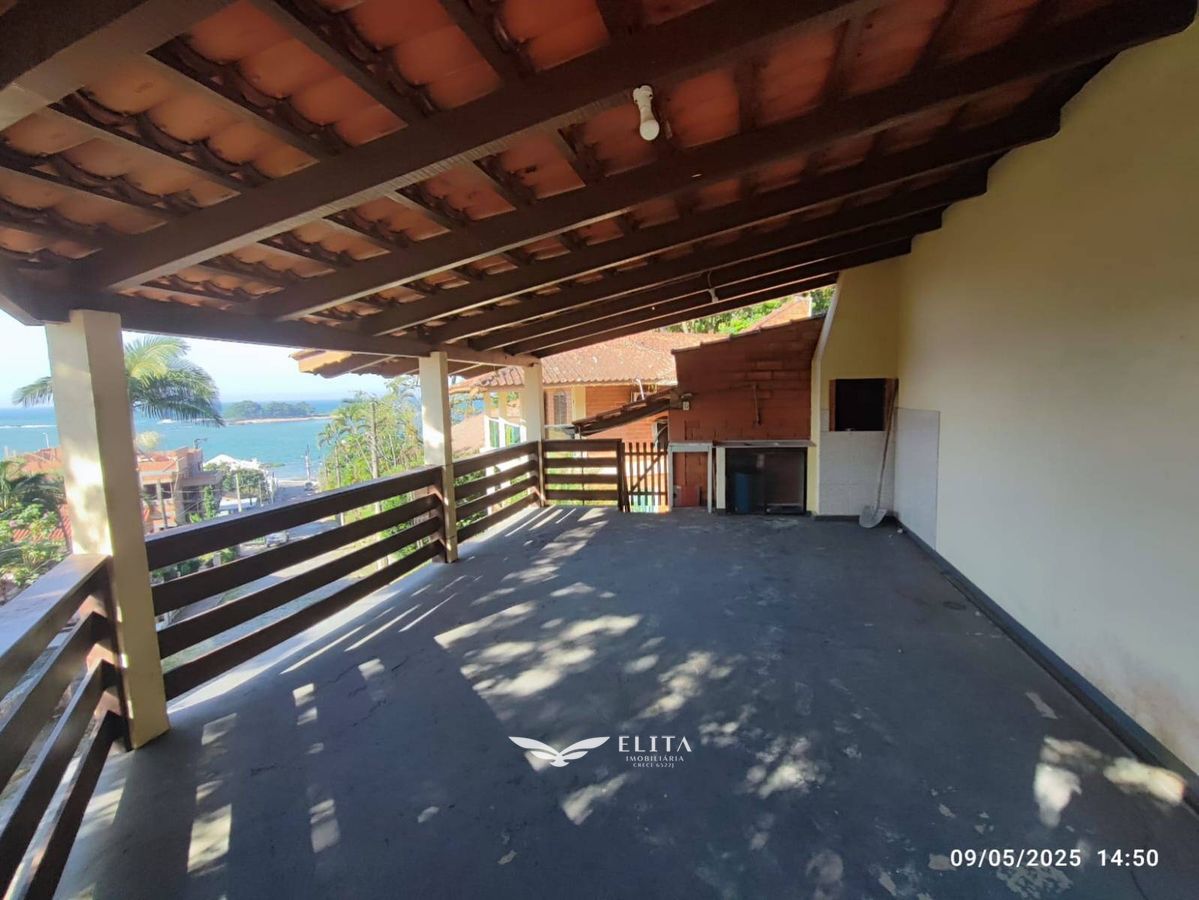 Casa a venda a 70m da praia do Grant, Itajuba, Barra Velha SC