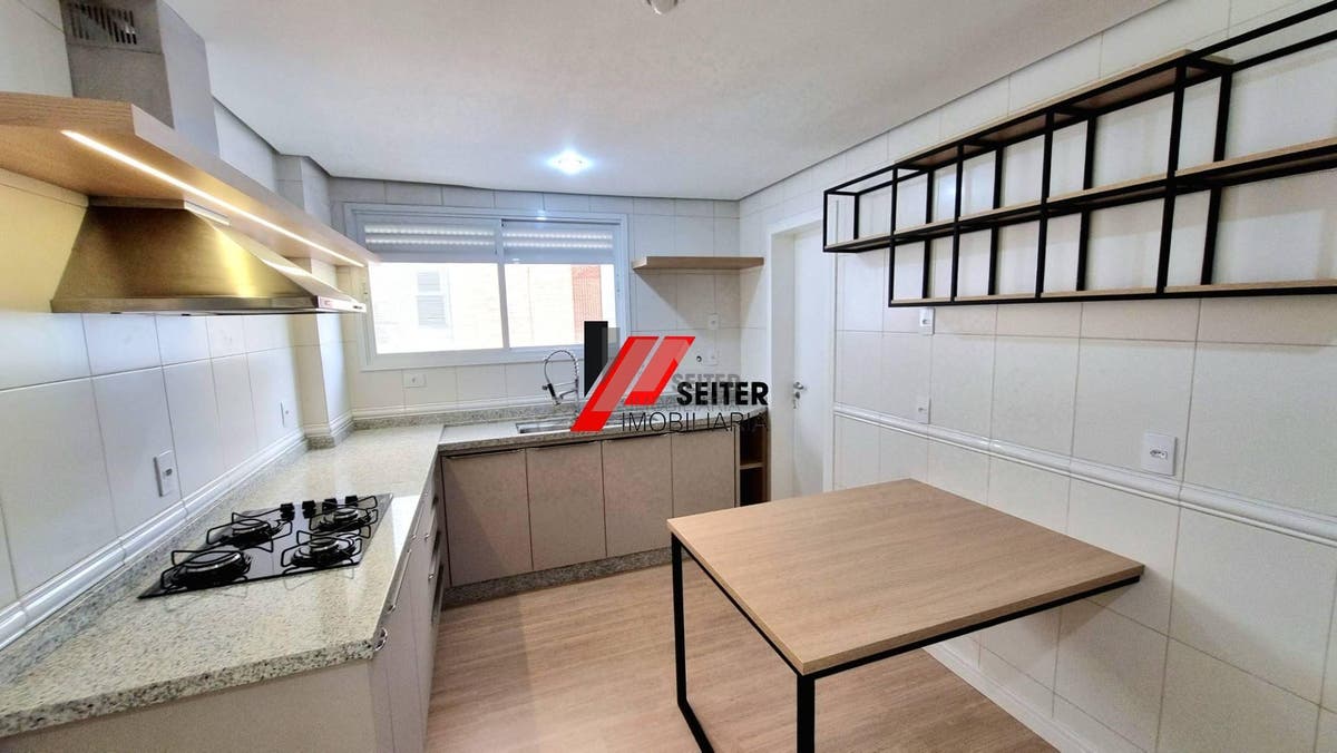 Apartamento a venda na Beira Mar Norte de Florianópolis