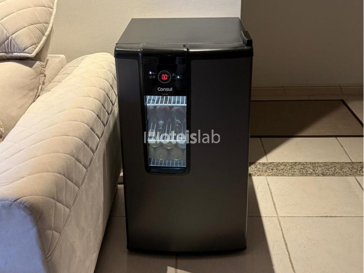 Apartamento moderno de 2 suítes em condomínio com piscina na praia Cachoeira do Bom Jesus