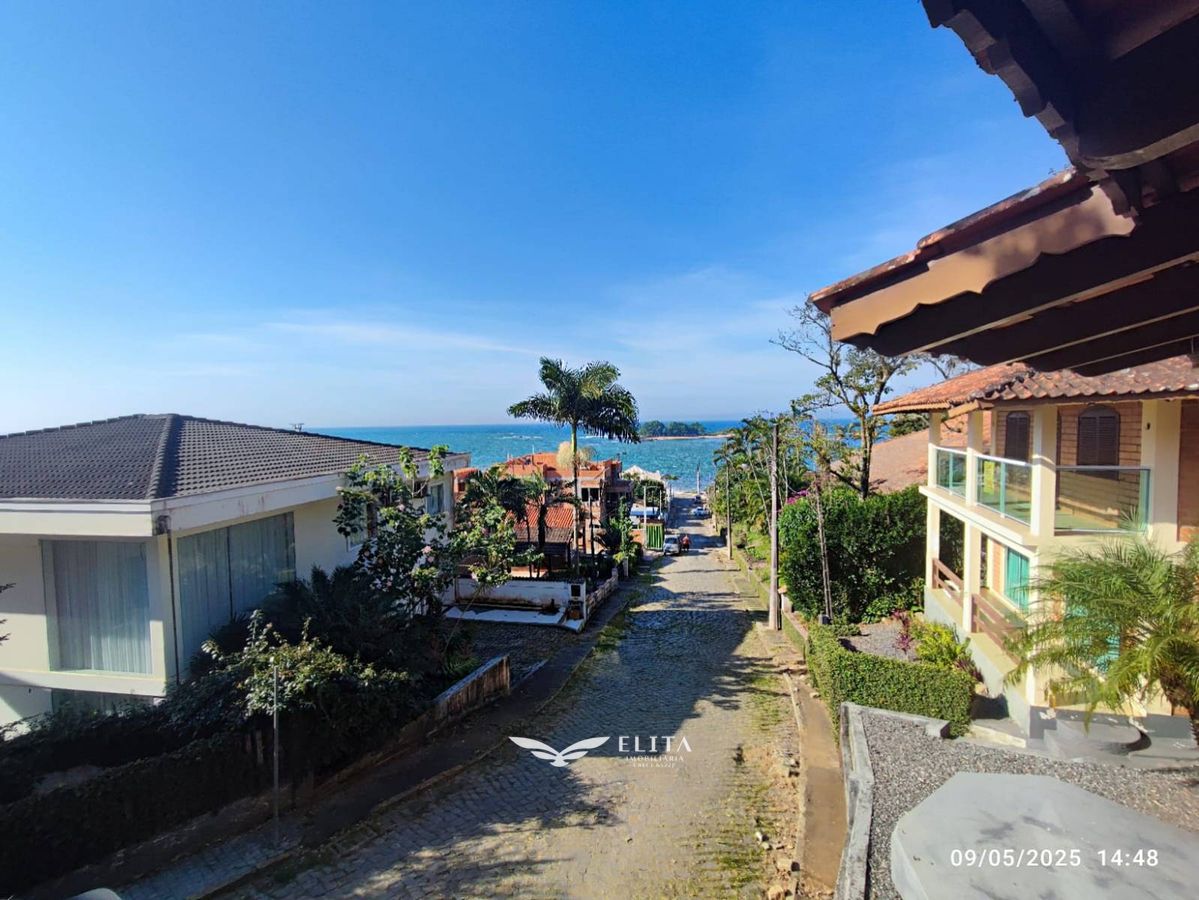 Casa a venda a 70m da praia do Grant, Itajuba, Barra Velha SC