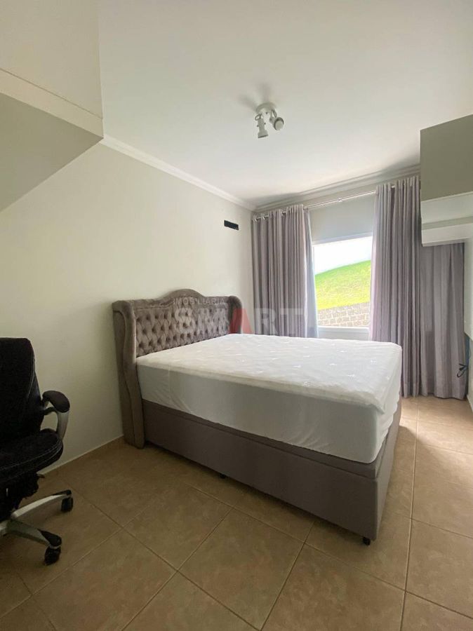 Casa à venda com 3 Suítes + 1 Quarto no bairro Czerniewicz