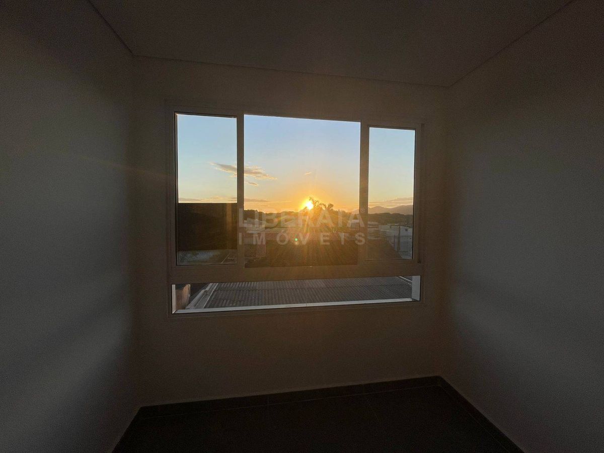 Apartamento a venda na Meia Praia, Navegantes, SC