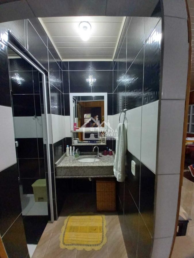 Casa de madeira com 3 dormitórios, apenas 400 metros do mar, localizado no Balneário Jardim Pérola do Atlântico em Itapoa/SC.