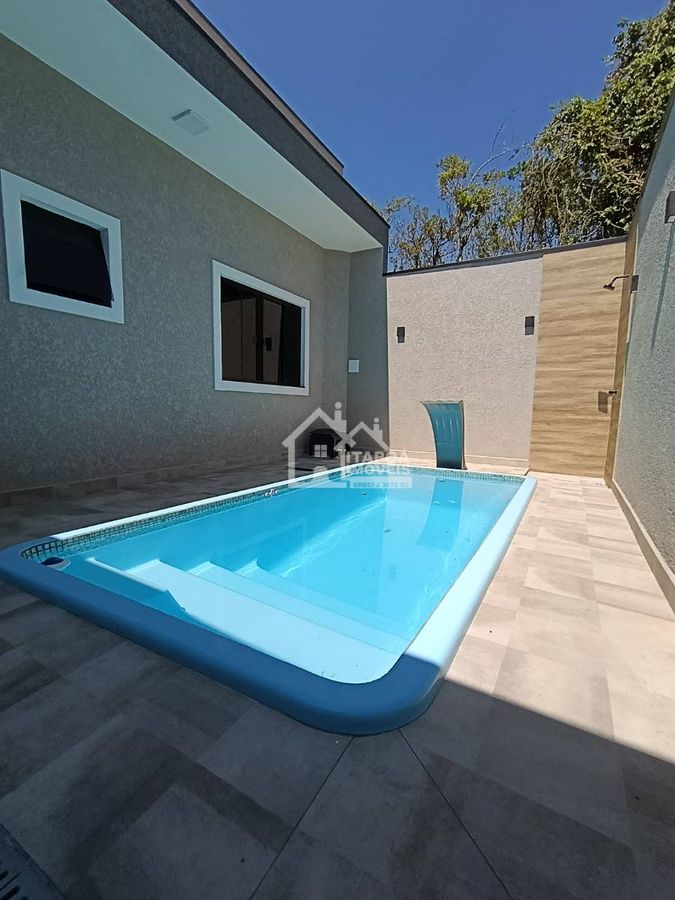 Casa com piscina alto padrão de acabamento no Balneário Paese