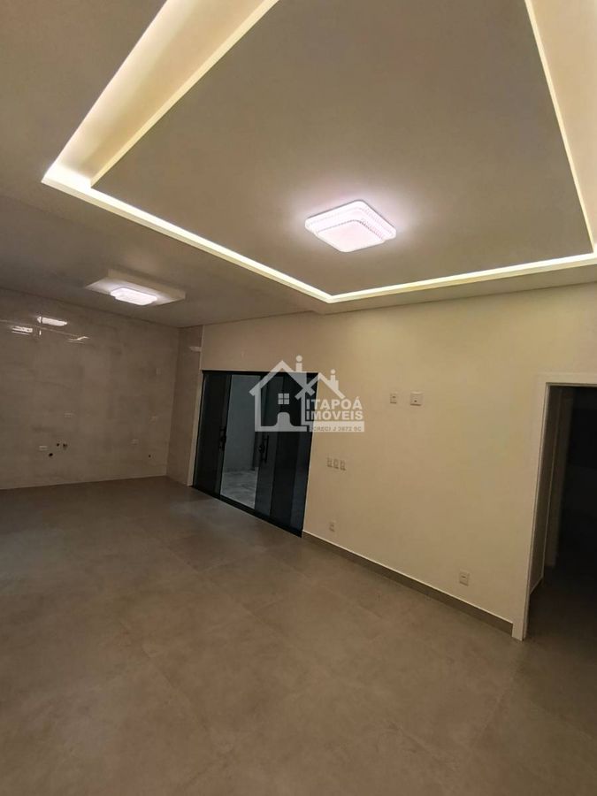 Casa com piscina alto padrão de acabamento no Balneário Paese