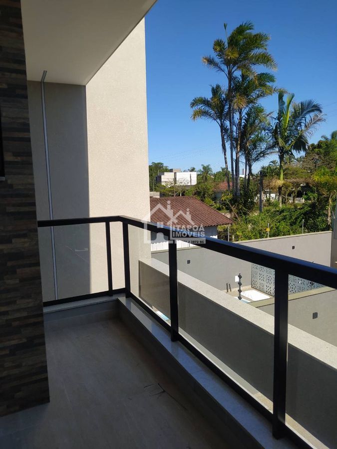 Sobrado com 4 quartos, 1 suíte, no Balneário Sai Mirim, a 400m do mar.