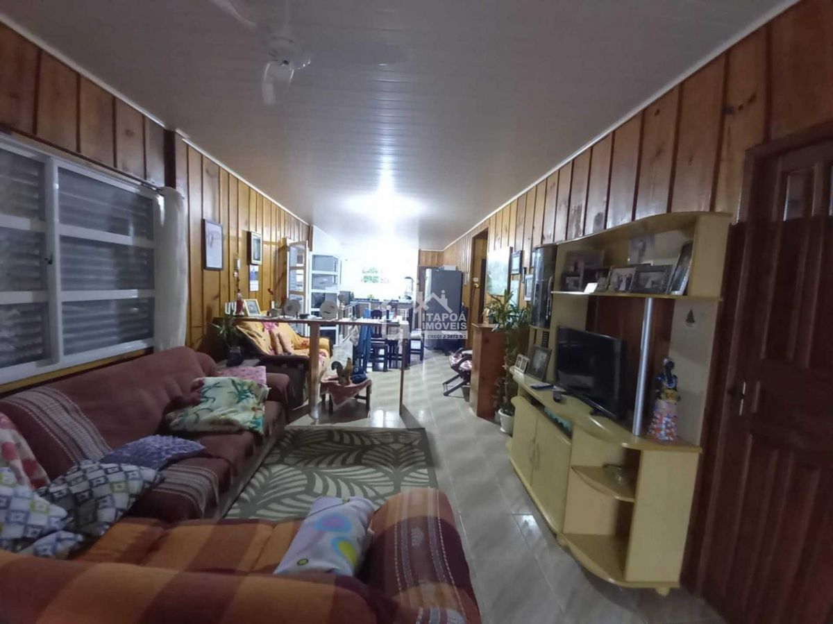 Casa de madeira com 3 dormitórios, apenas 400 metros do mar, localizado no Balneário Jardim Pérola do Atlântico em Itapoa/SC.