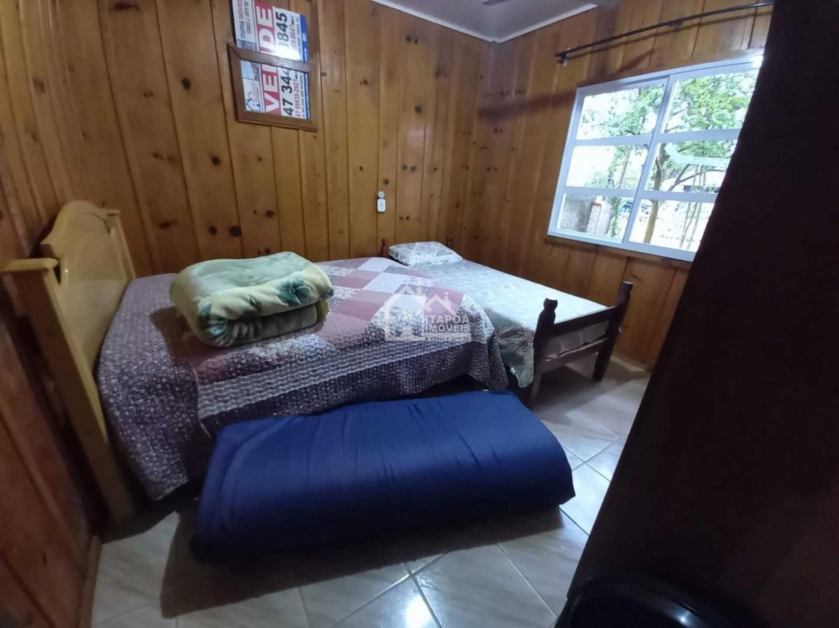 Casa de madeira com 3 dormitórios, apenas 400 metros do mar, localizado no Balneário Jardim Pérola do Atlântico em Itapoa/SC.