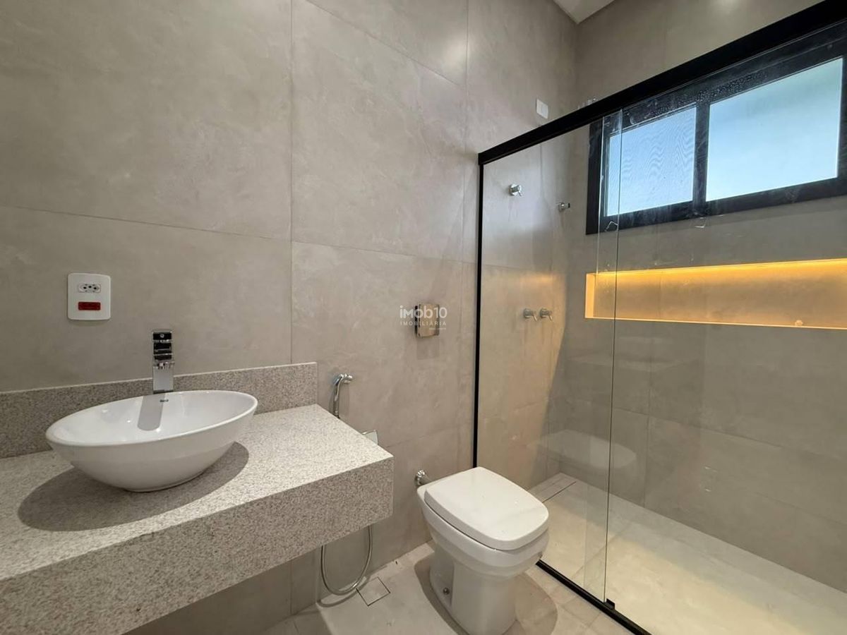 CASA PARA VENDA OU ALUGAR (R$11.000,00) COM 3 SUITES NO CONDOMINIO FECHADO SAFIRA NO BAIRRO OURO VERDE EM FOZ DO IGUAÇU - PR