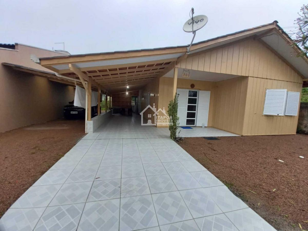 Casa de madeira com 3 dormitórios, apenas 400 metros do mar, localizado no Balneário Jardim Pérola do Atlântico em Itapoa/SC.