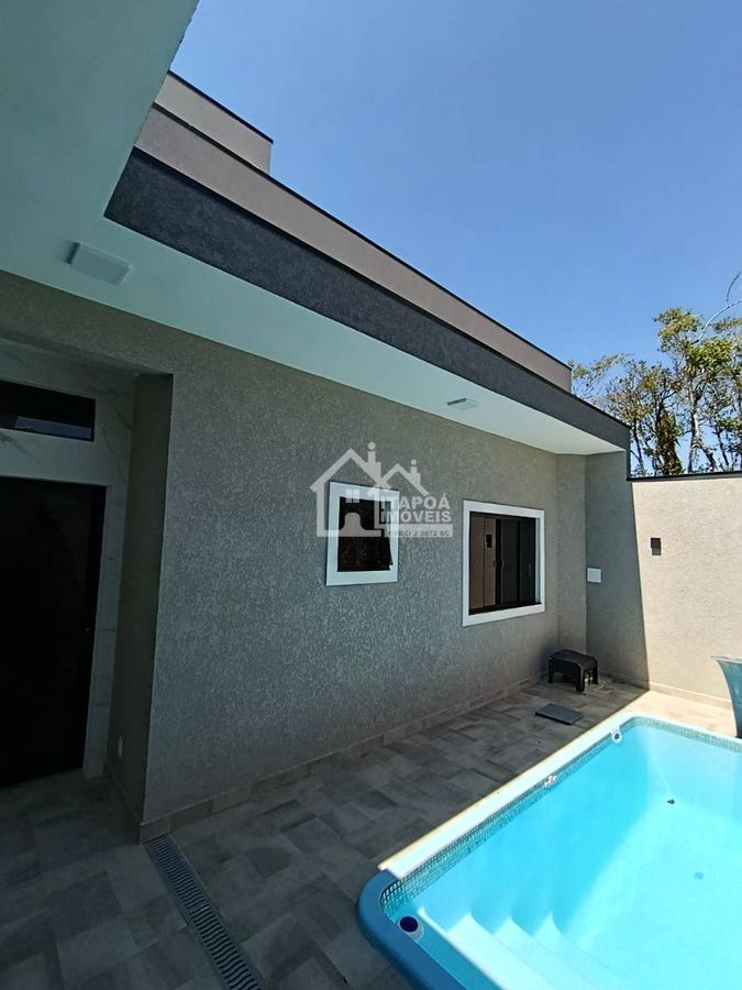 Casa com piscina alto padrão de acabamento no Balneário Paese