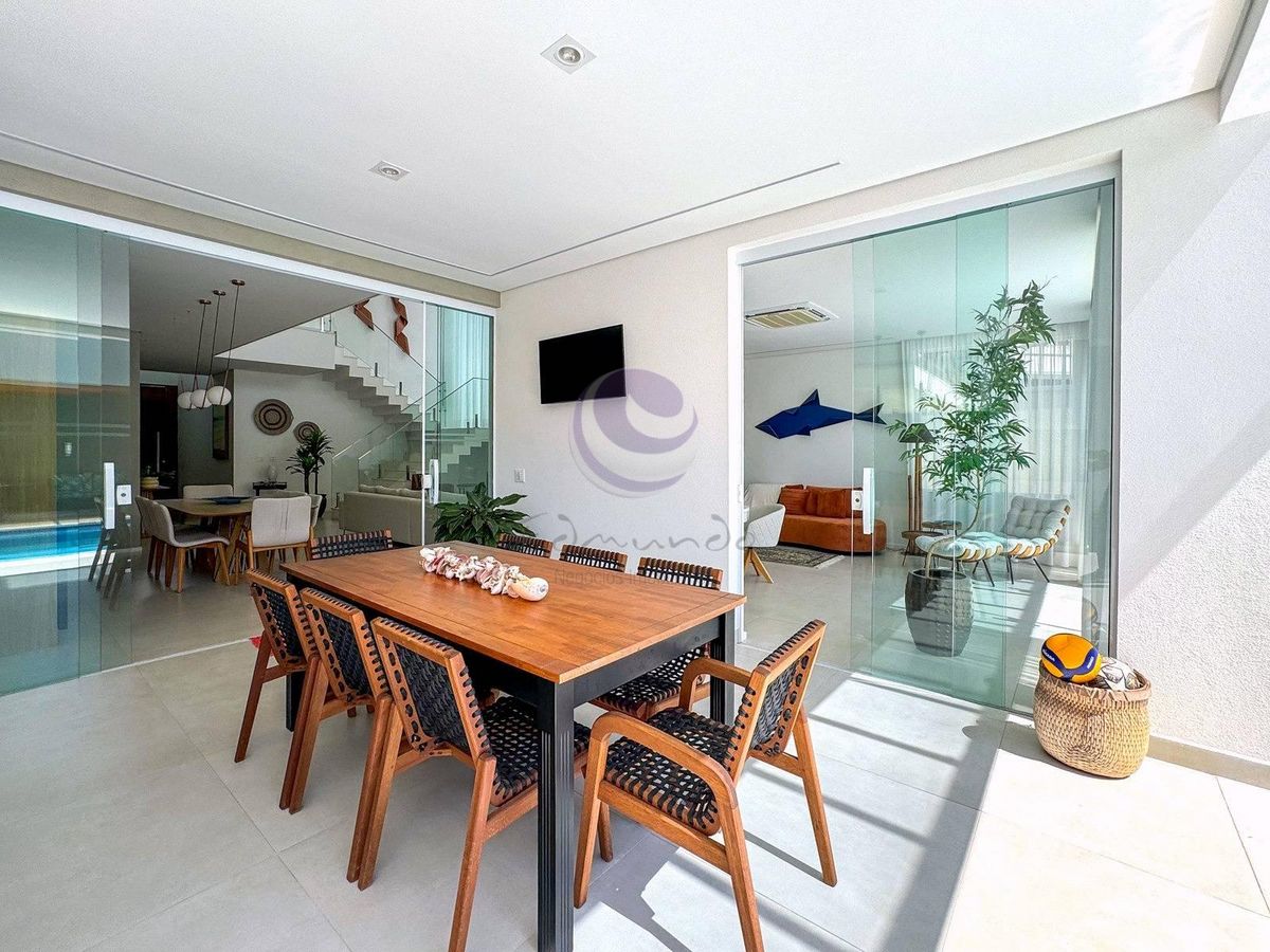 Villa Parasmo: Um Lar de Abraços e Inspirações no Jardim Acapulco.- Guarujá.