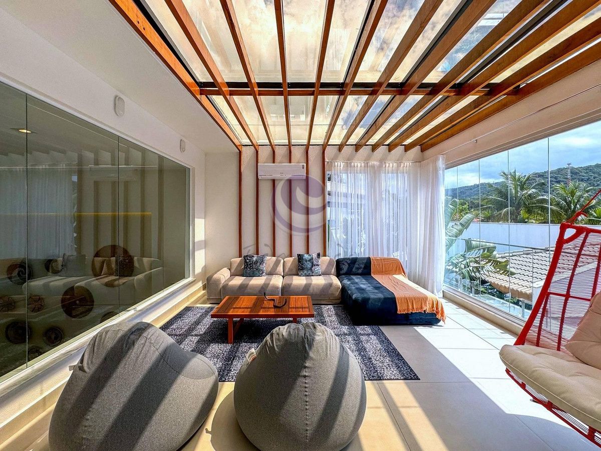 Villa Parasmo: Um Lar de Abraços e Inspirações no Jardim Acapulco.- Guarujá.