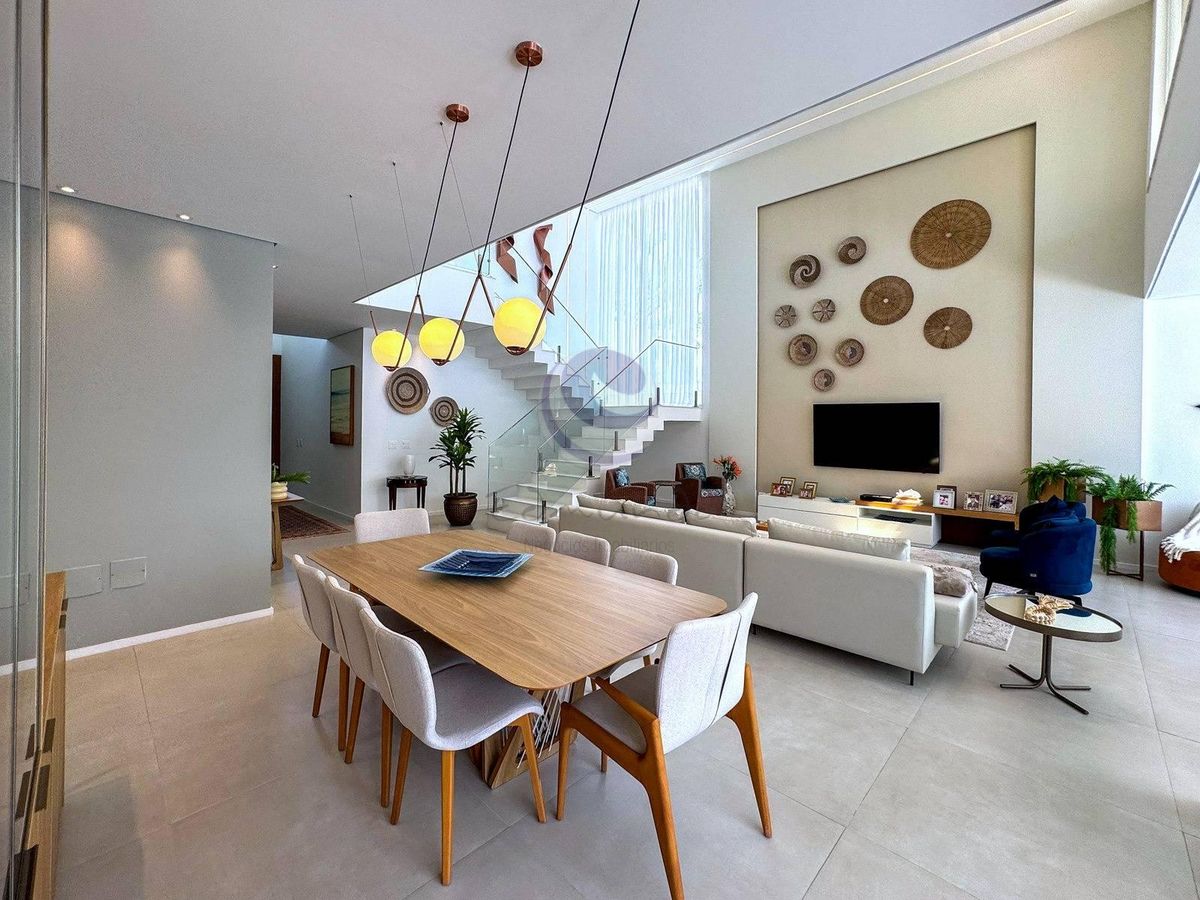Villa Parasmo: Um Lar de Abraços e Inspirações no Jardim Acapulco.- Guarujá.