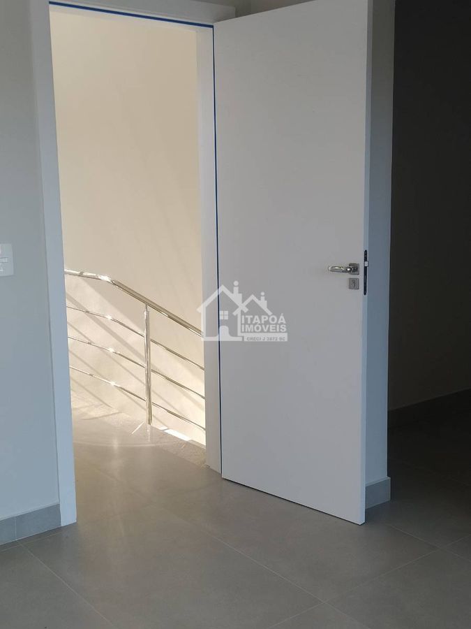 Sobrado com 4 quartos, 1 suíte, no Balneário Sai Mirim, a 400m do mar.