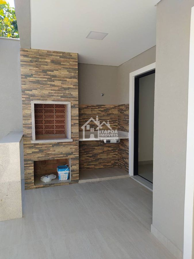 Sobrado com 4 quartos, 1 suíte, no Balneário Sai Mirim, a 400m do mar.