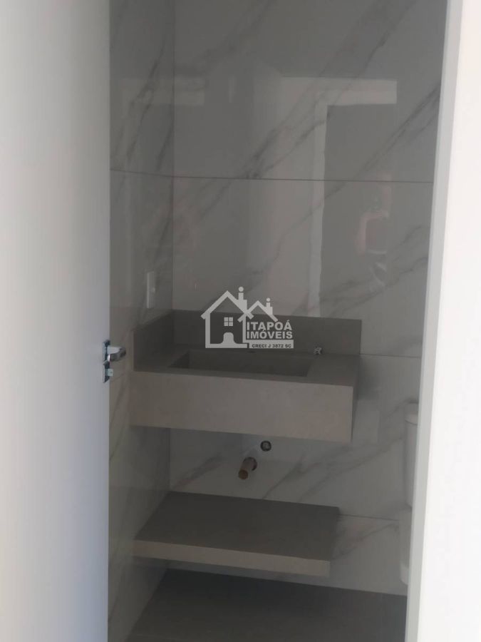 Sobrado com 4 quartos, 1 suíte, no Balneário Sai Mirim, a 400m do mar.