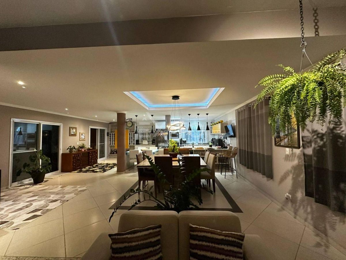 Sobrado, 3 quartos, 527 m² - Foto 2