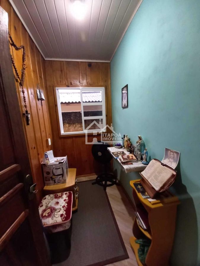 Casa de madeira com 3 dormitórios, apenas 400 metros do mar, localizado no Balneário Jardim Pérola do Atlântico em Itapoa/SC.