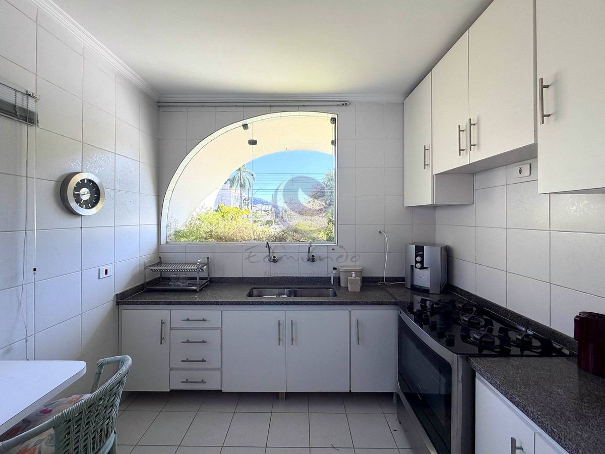 Villa Soares — Uma casa leve, acolhedora e feita para viver o melhor do Jardim Acapulco.
