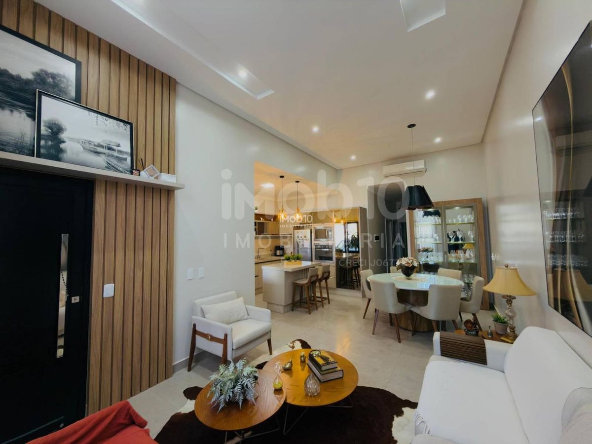 CASA COM 3 QUARTOS SEMIMOBILIADA Á VENDA NO PARQUE IMPERATRIZ