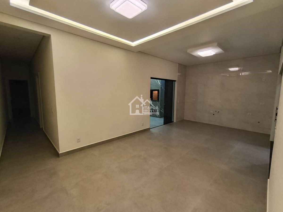 Casa com piscina alto padrão de acabamento no Balneário Paese