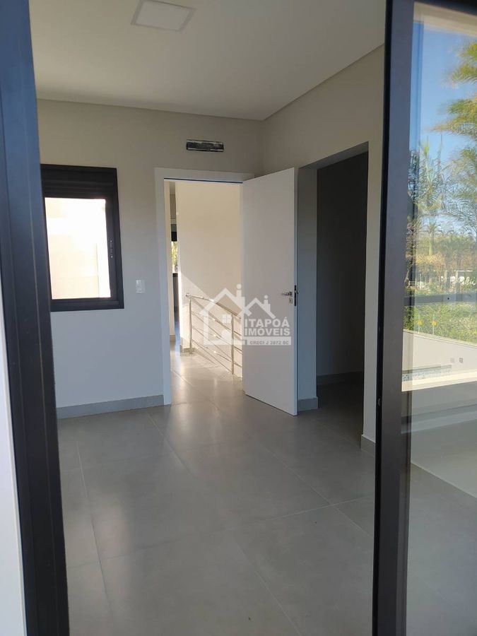 Sobrado com 4 quartos, 1 suíte, no Balneário Sai Mirim, a 400m do mar.