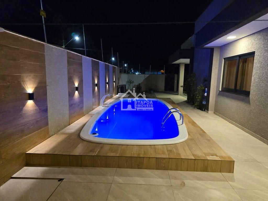Casa de alto Padrão em Itapema do Norte apenas 600 metros do mar