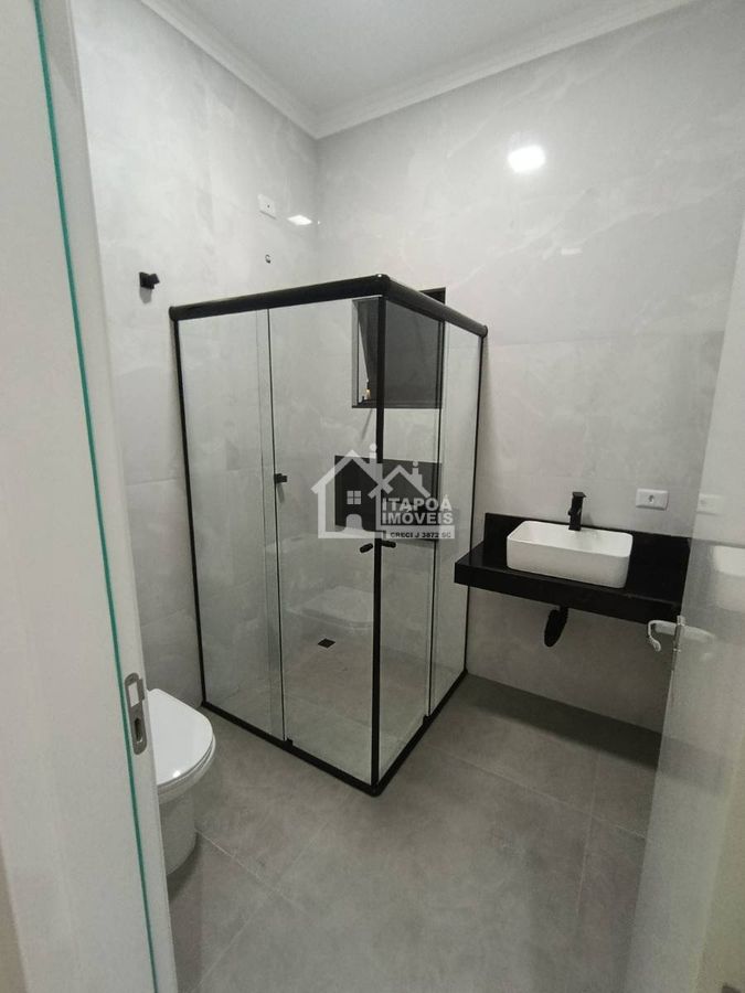Casa com piscina alto padrão de acabamento no Balneário Paese