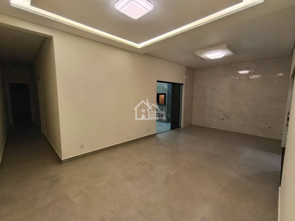 Casa com piscina alto padrão de acabamento no Balneário Paese