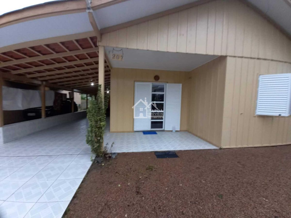 Casa de madeira com 3 dormitórios, apenas 400 metros do mar, localizado no Balneário Jardim Pérola do Atlântico em Itapoa/SC.
