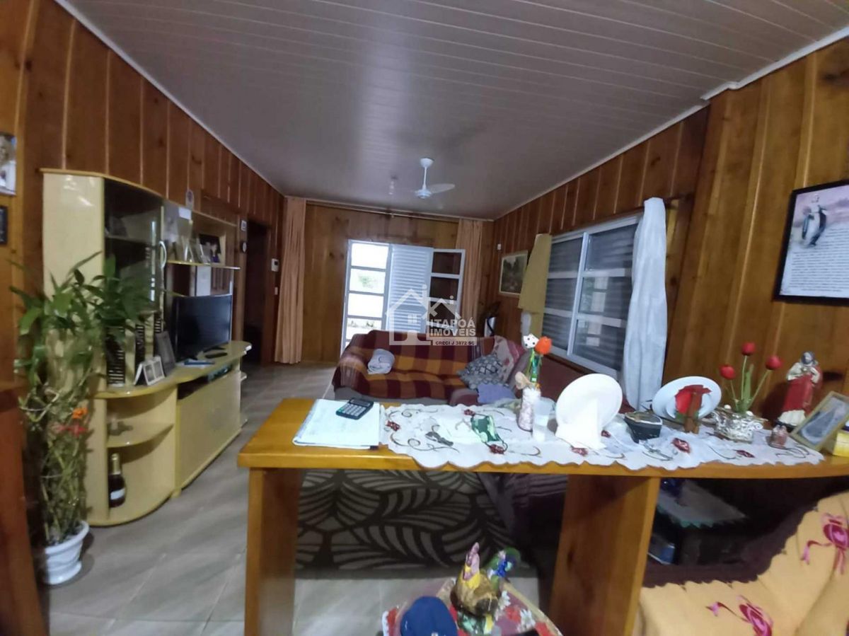 Casa de madeira com 3 dormitórios, apenas 400 metros do mar, localizado no Balneário Jardim Pérola do Atlântico em Itapoa/SC.