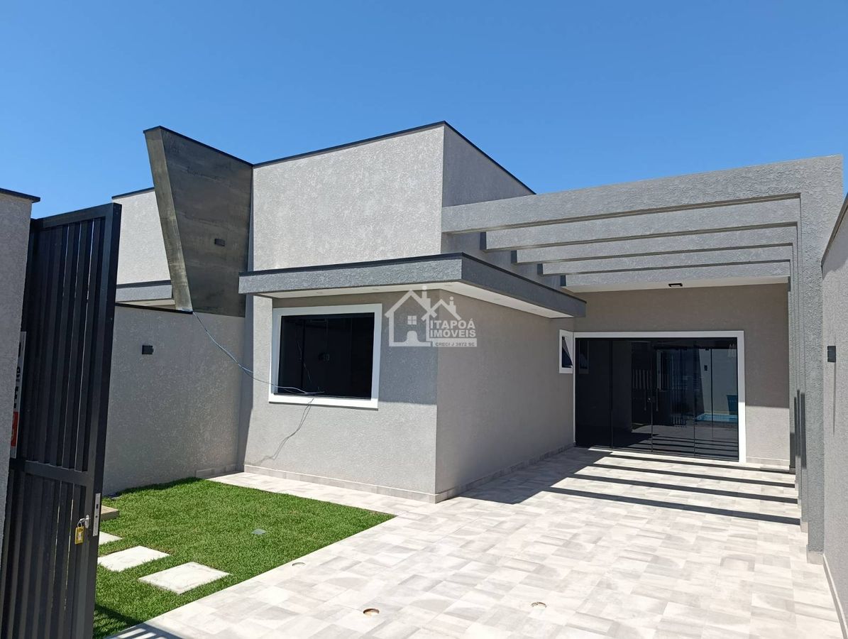 Casa com piscina alto padrão de acabamento no Balneário Paese