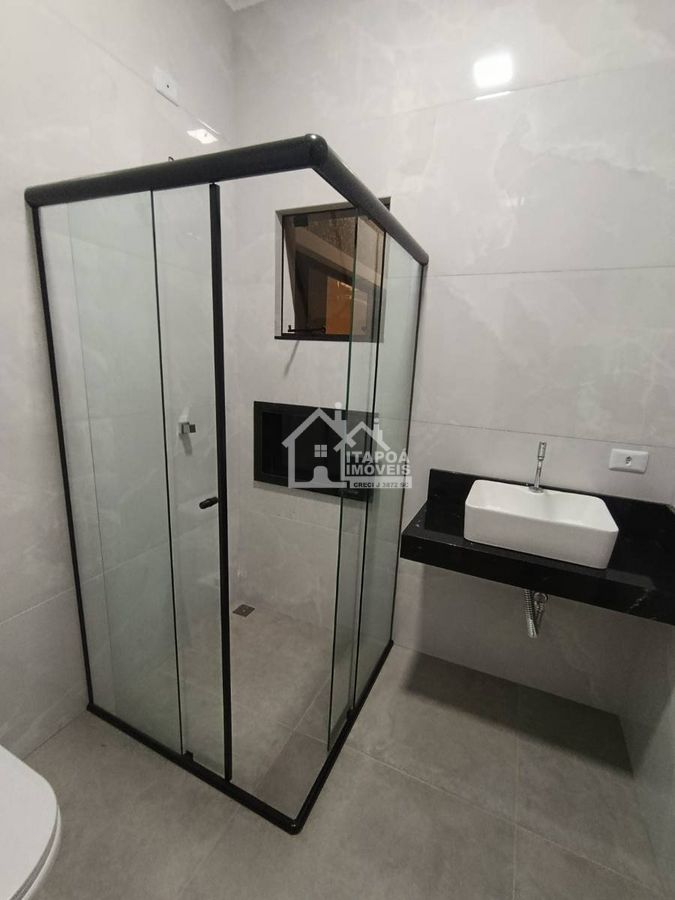 Casa com piscina alto padrão de acabamento no Balneário Paese