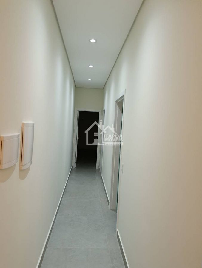 Casa com piscina alto padrão de acabamento no Balneário Paese