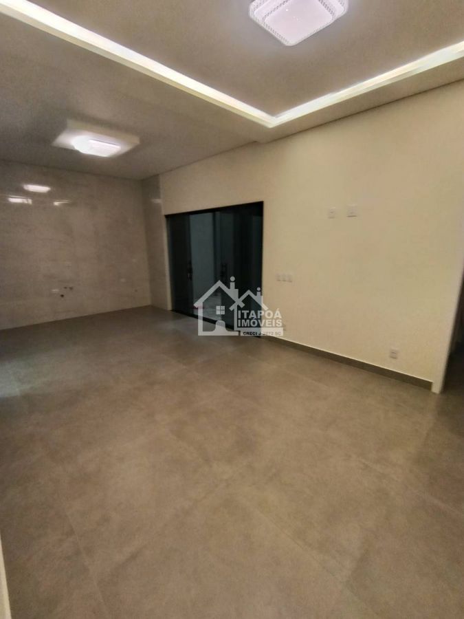 Casa com piscina alto padrão de acabamento no Balneário Paese