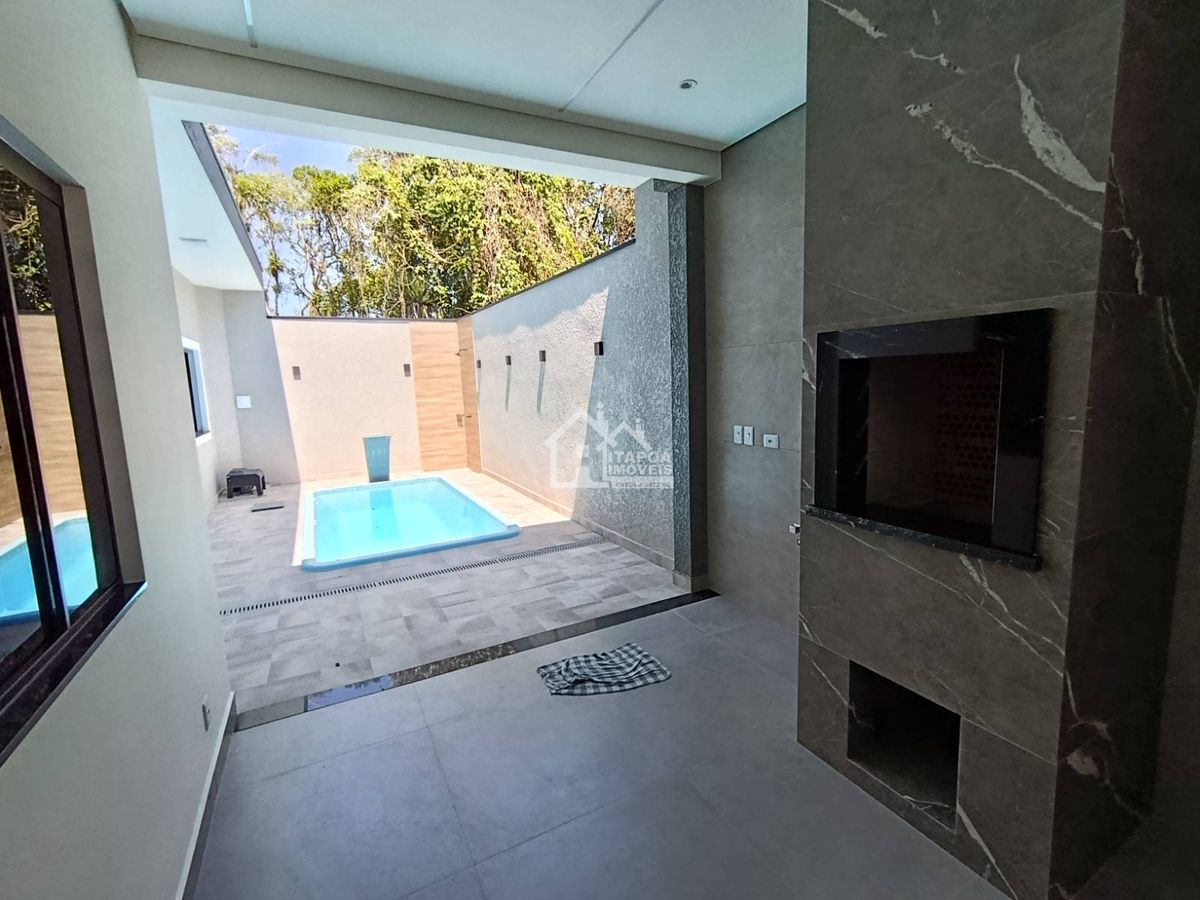 Casa com piscina alto padrão de acabamento no Balneário Paese