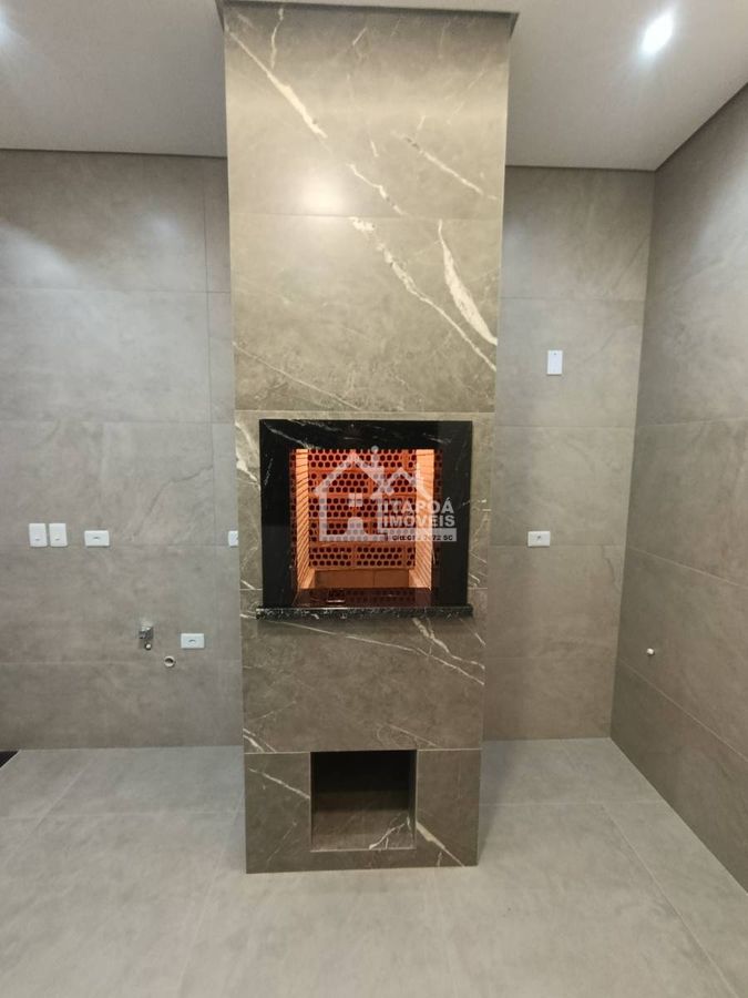 Casa com piscina alto padrão de acabamento no Balneário Paese