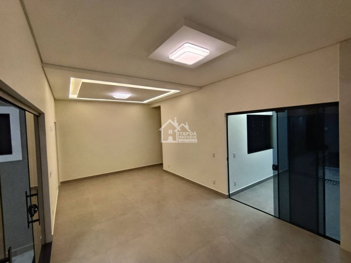 Casa com piscina alto padrão de acabamento no Balneário Paese