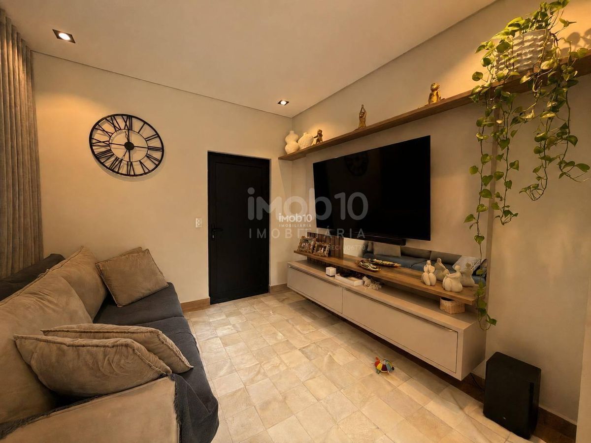 CASA COM 3 QUARTOS SEMIMOBILIADA Á VENDA NO PARQUE IMPERATRIZ
