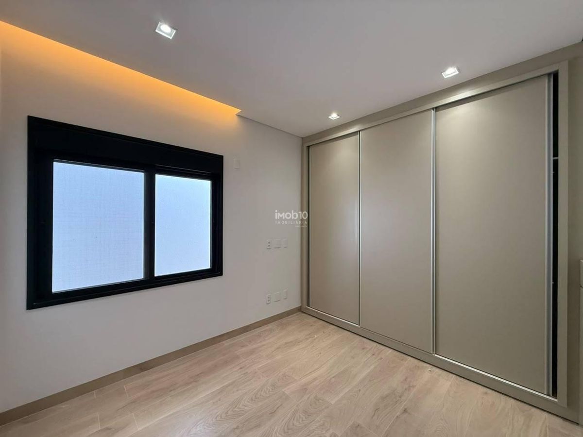 CASA PARA VENDA OU ALUGAR (R$11.000,00) COM 3 SUITES NO CONDOMINIO FECHADO SAFIRA NO BAIRRO OURO VERDE EM FOZ DO IGUAÇU - PR