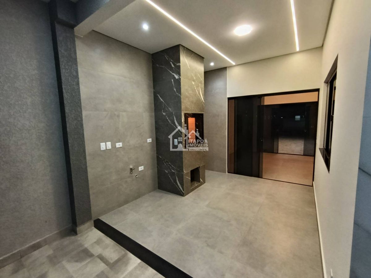 Casa com piscina alto padrão de acabamento no Balneário Paese