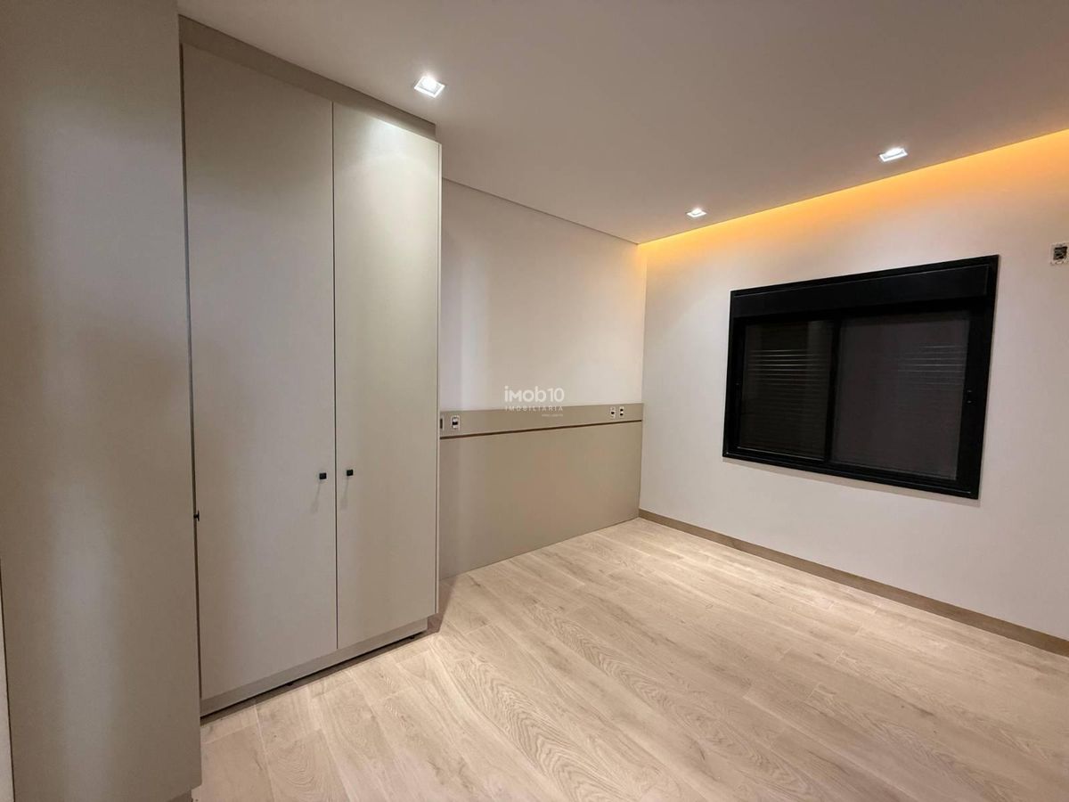 CASA PARA VENDA OU ALUGAR (R$11.000,00) COM 3 SUITES NO CONDOMINIO FECHADO SAFIRA NO BAIRRO OURO VERDE EM FOZ DO IGUAÇU - PR