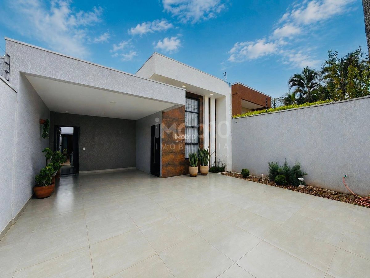 CASA COM 3 QUARTOS SEMIMOBILIADA Á VENDA NO PARQUE IMPERATRIZ